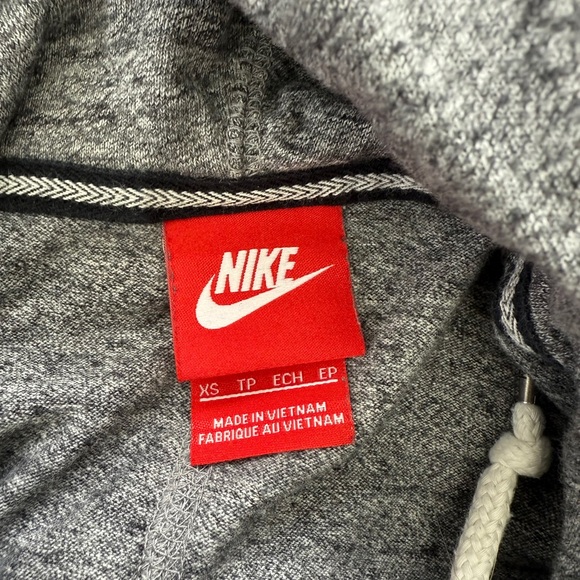 Nike Women’s Long Sleeved Hooded Tee - Picture 6 of 6